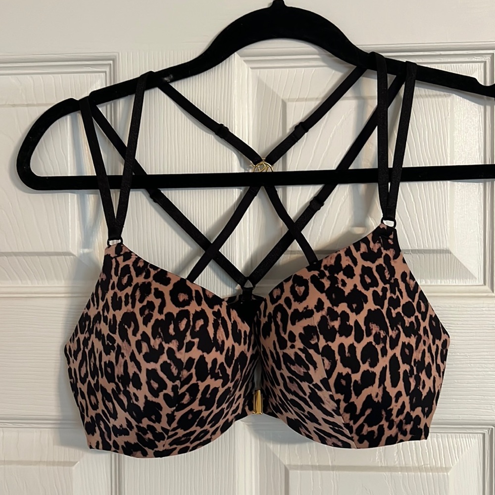 Victoria’s Secret push-up bra 34D. New!
